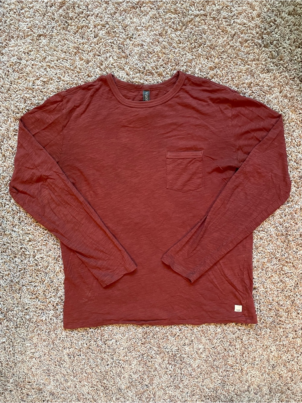 Vuori Deep Rust Long-Sleeve Pocket Tee Men Size M Lightweight Cotton Active Fall